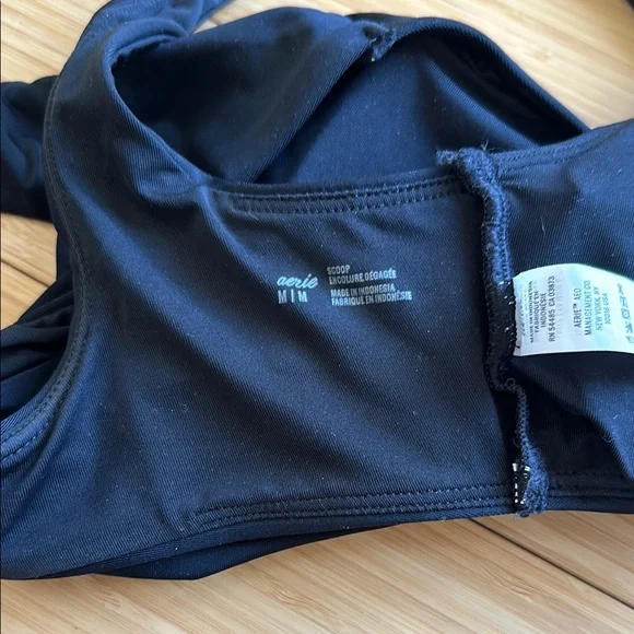 Aerie Black scoop style bikini top - Picture 2 of 3